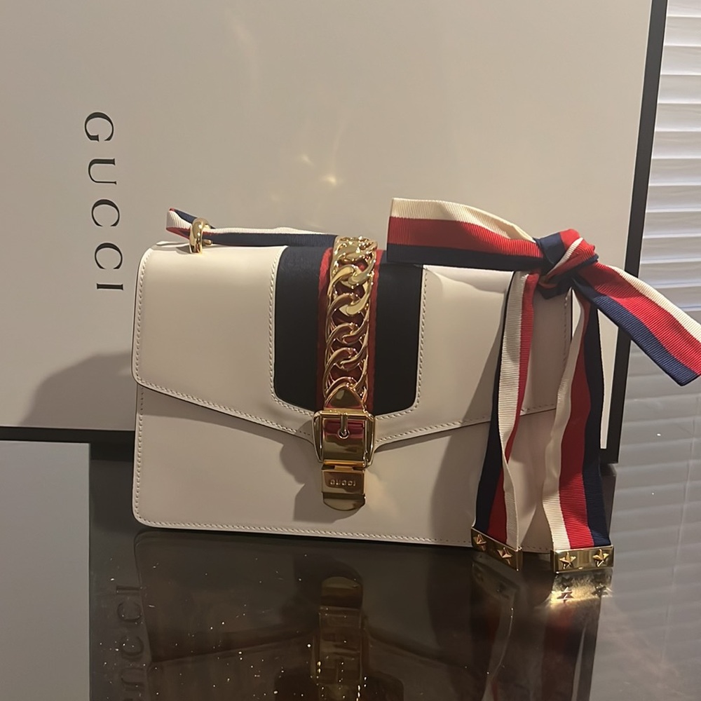 Gucci Sylvie handbag - Picture 2 of 16